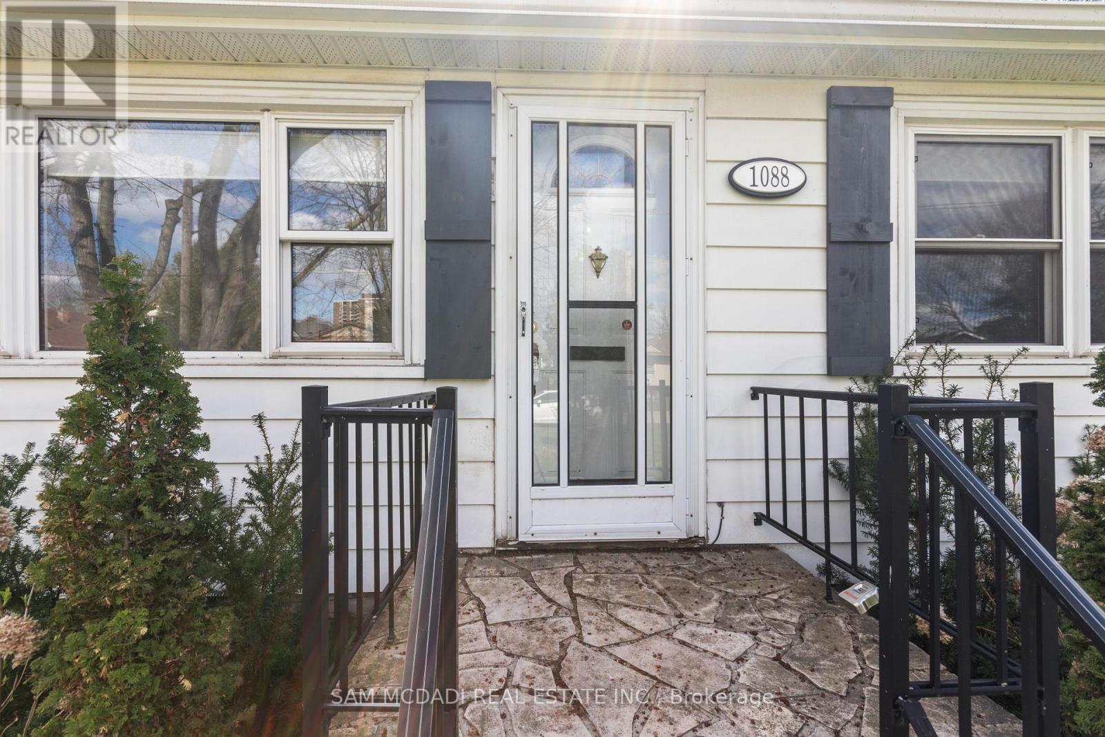 1088 Cherriebell Road, Mississauga, Ontario  L5E 2R3 - Photo 5 - W13603604