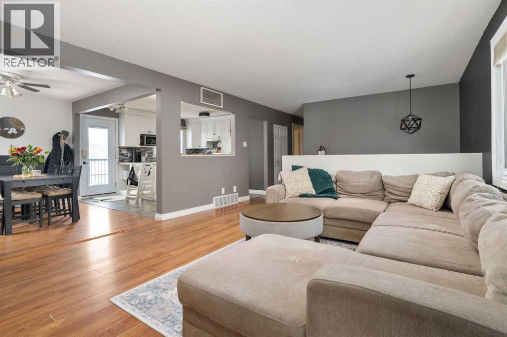 5419 51 Street, Camrose, Alberta  T4V 3C5 - Photo 5 - A2318820