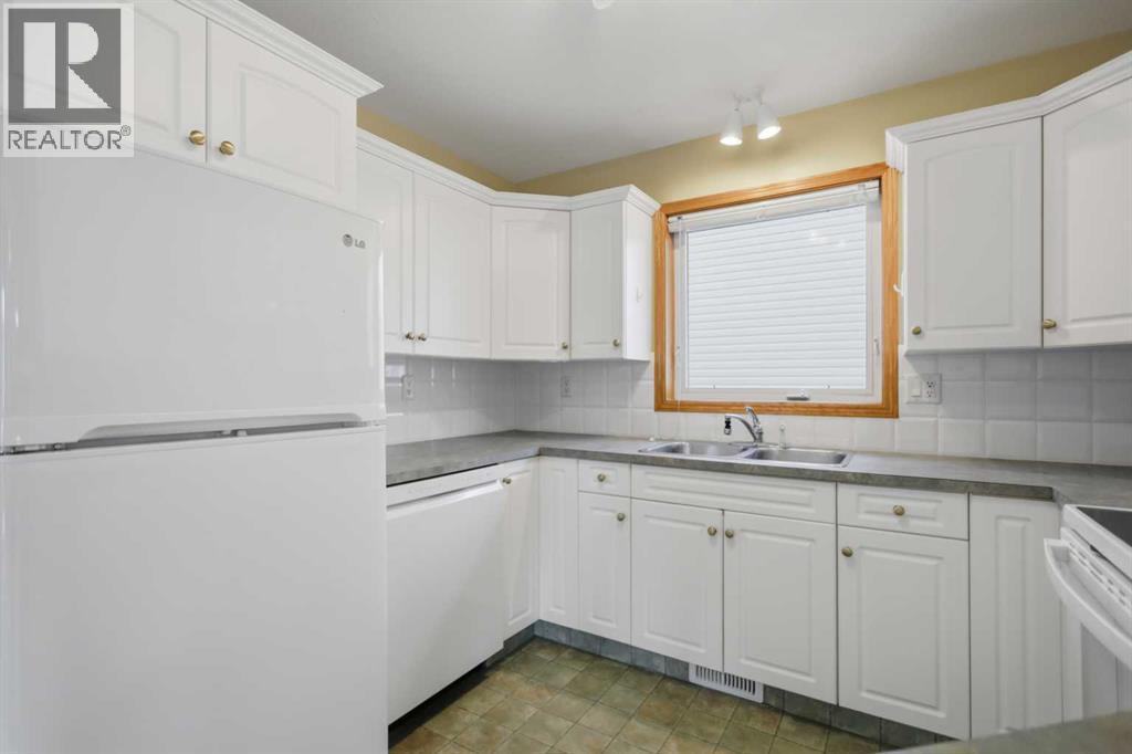 69 Durand Crescent, Red Deer, Alberta  T4R 3A7 - Photo 6 - A2326437