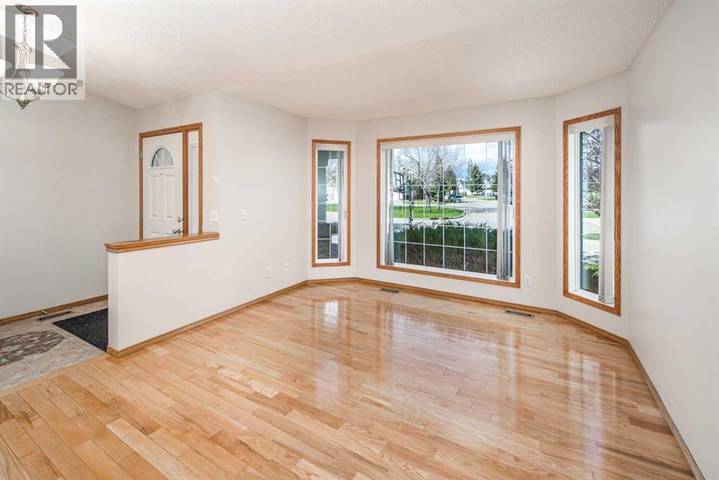 149 Sceptre Court NW, Calgary, Alberta  T3L 1X9 - Photo 7 - A2313686