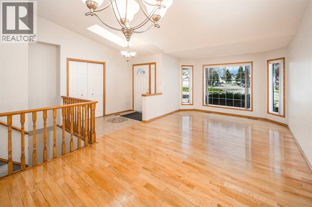 149 Sceptre Court NW, Calgary, Alberta  T3L 1X9 - Photo 9 - A2313686