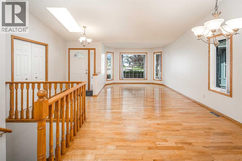 149 Sceptre Court NW, Calgary, Alberta  T3L 1X9 - Photo 8 - A2313686