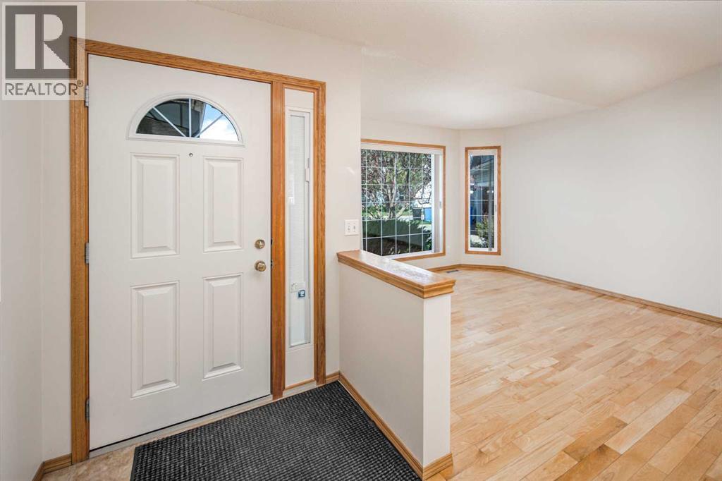 149 Sceptre Court NW, Calgary, Alberta  T3L 1X9 - Photo 6 - A2313686