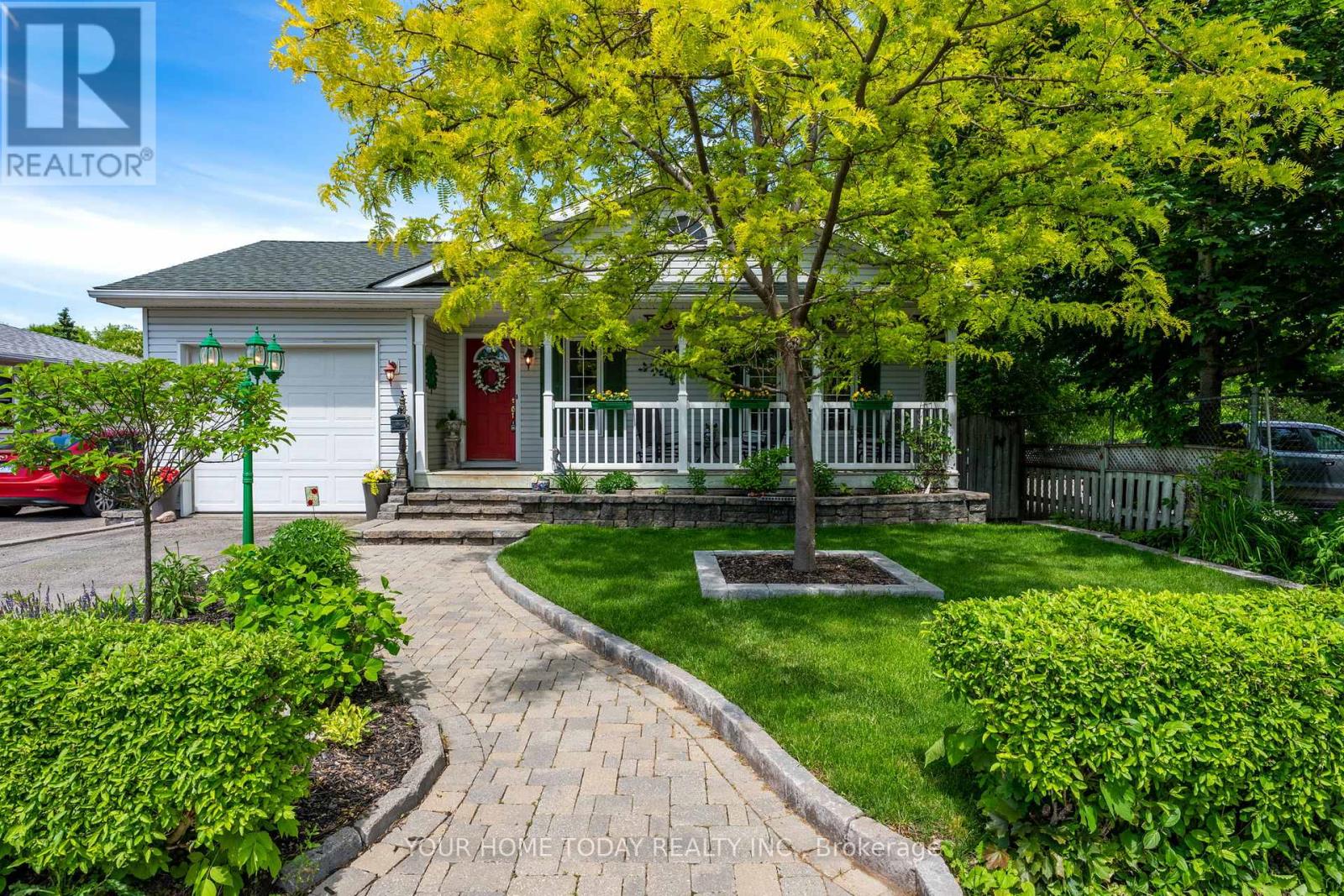16 Normandy Boulevard, Halton Hills, Ontario  L7G 1W1 - Photo 2 - W13626256