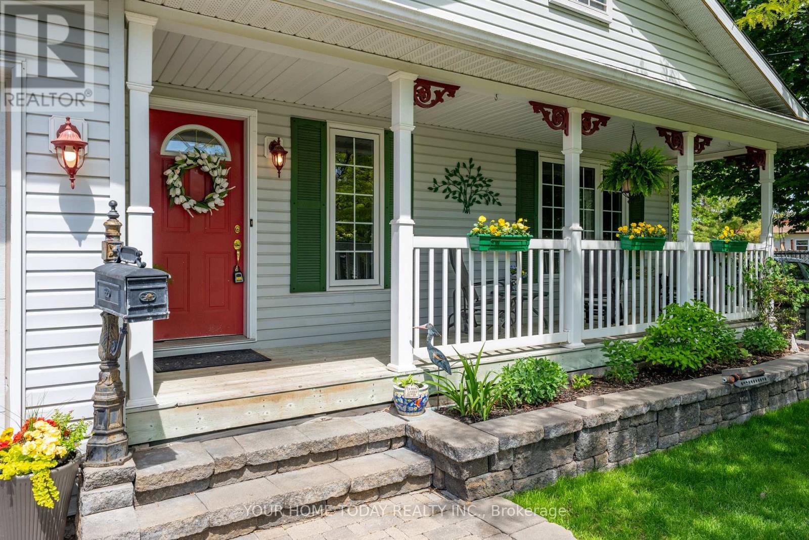 16 Normandy Boulevard, Halton Hills, Ontario  L7G 1W1 - Photo 3 - W13626256