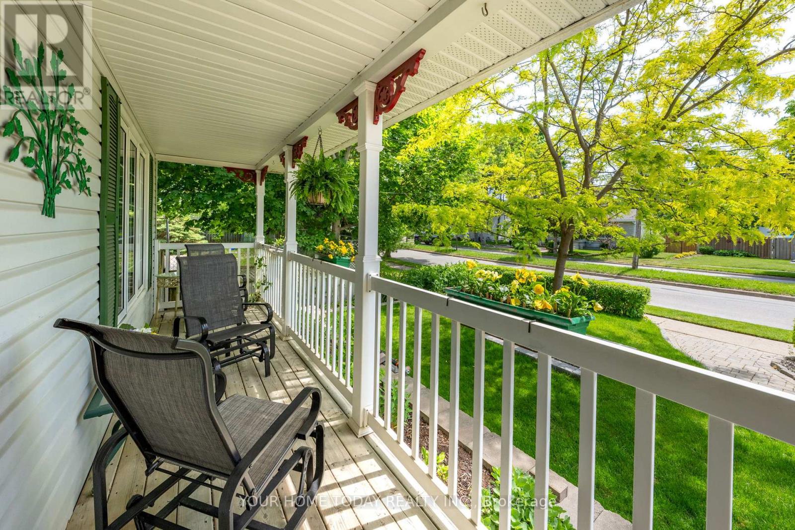 16 Normandy Boulevard, Halton Hills, Ontario  L7G 1W1 - Photo 4 - W13626256