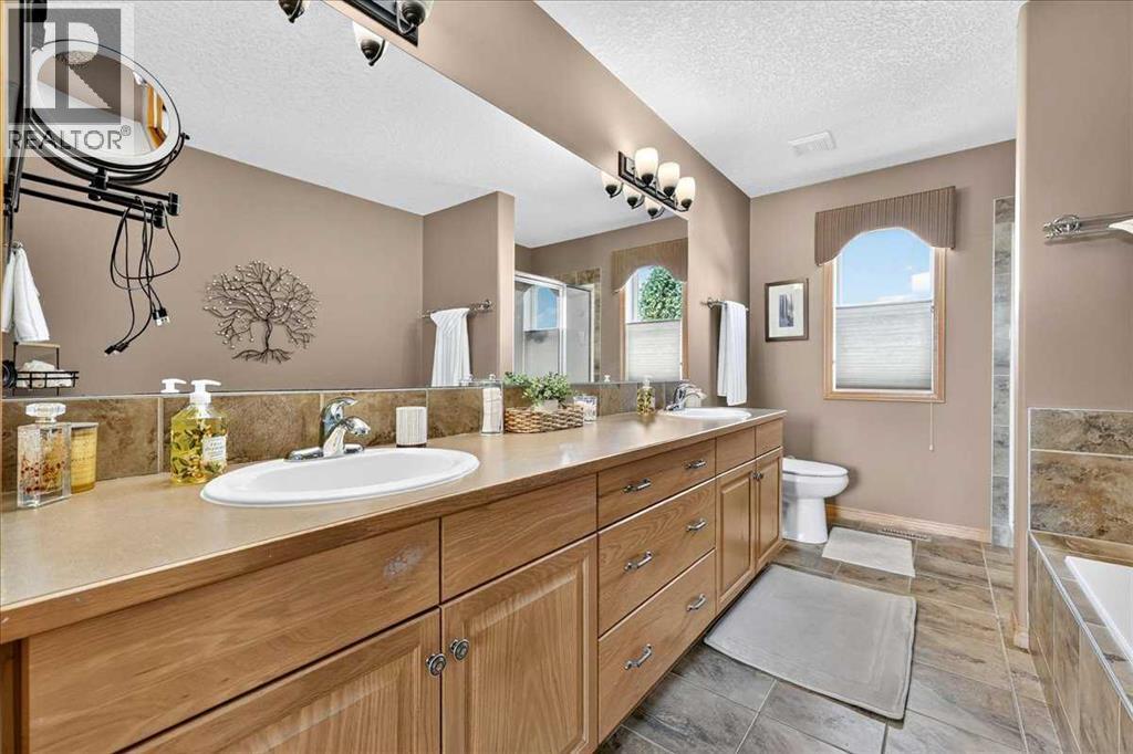 1418 Kings Heights Boulevard SE, Airdrie, Alberta  T4A 0A1 - Photo 29 - A2331682