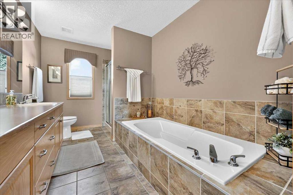 1418 Kings Heights Boulevard SE, Airdrie, Alberta  T4A 0A1 - Photo 30 - A2331682