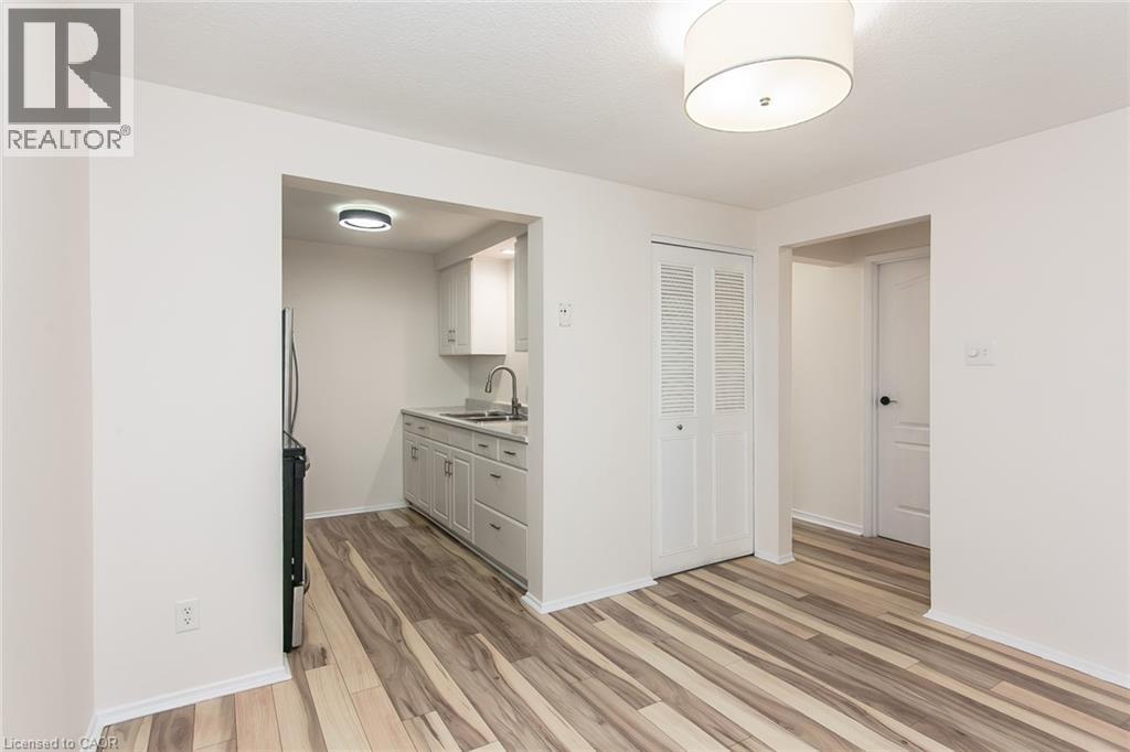 279 Sandowne Drive Unit# 7, Waterloo, Ontario  N2K 2C1 - Photo 14 - 40850098