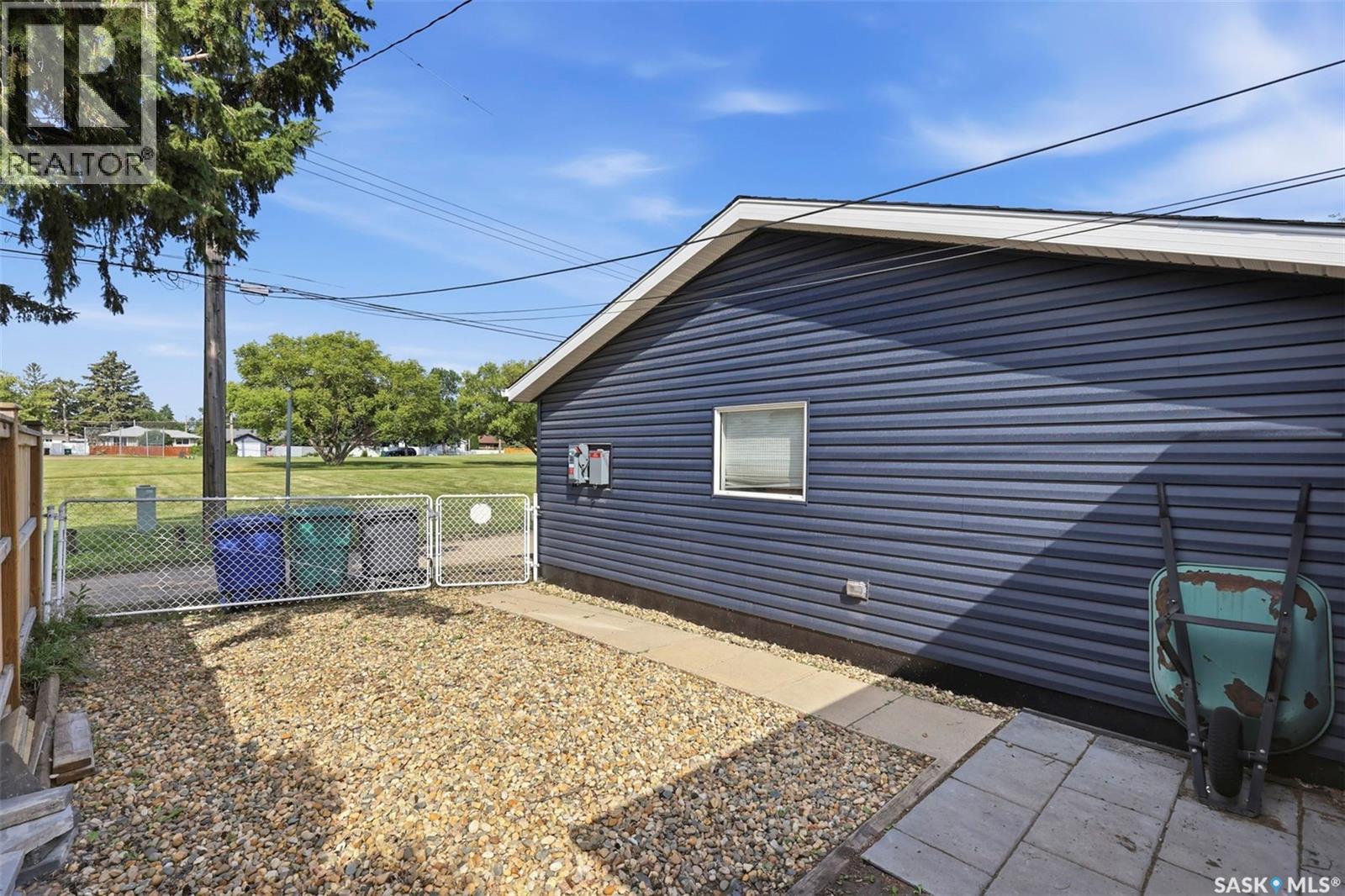 2002 Park Avenue, Saskatoon, Saskatchewan  S7J 2B9 - Photo 45 - SK044126