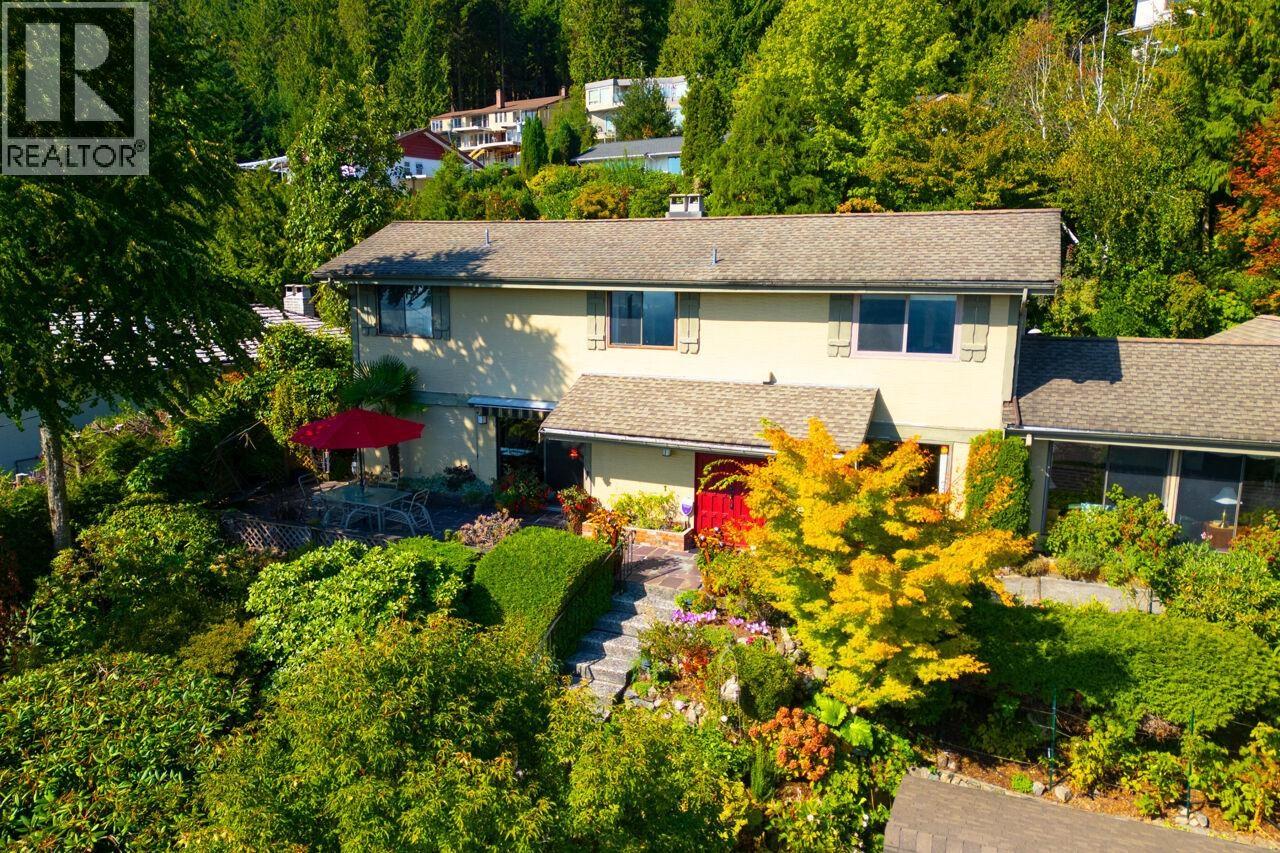 560 Craigmohr Drive, West Vancouver, British Columbia  V7S 1W9 - Photo 9 - R3151456