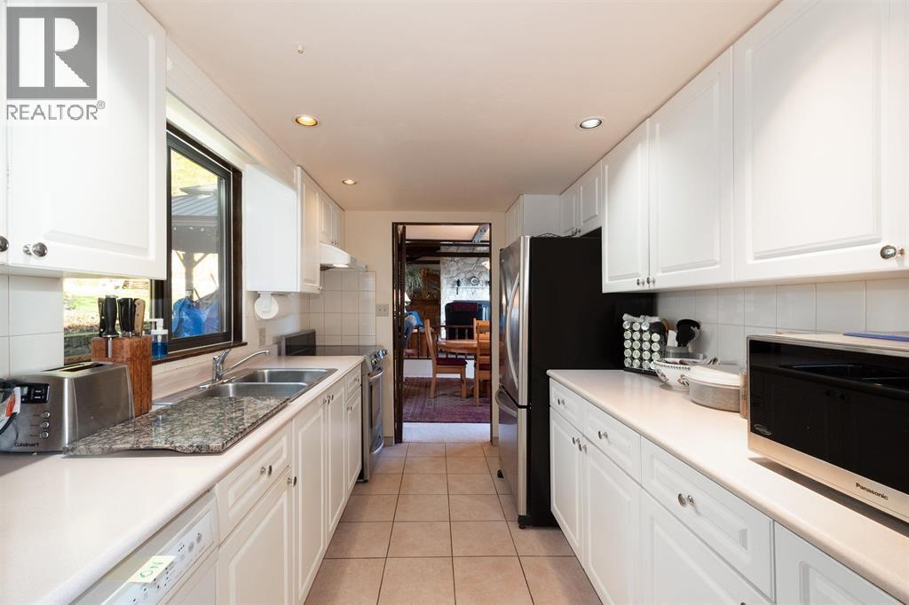 560 Craigmohr Drive, West Vancouver, British Columbia  V7S 1W9 - Photo 21 - R3151456