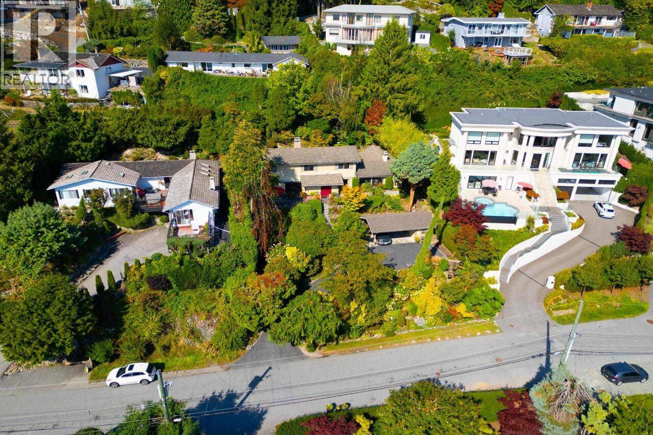 560 Craigmohr Drive, West Vancouver, British Columbia  V7S 1W9 - Photo 31 - R3151456