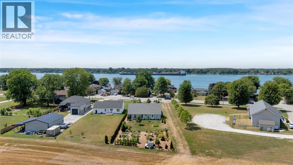 3894 St Clair Parkway, Port Lambton, Ontario  N0P 2B0 - Photo 2 - 26018529