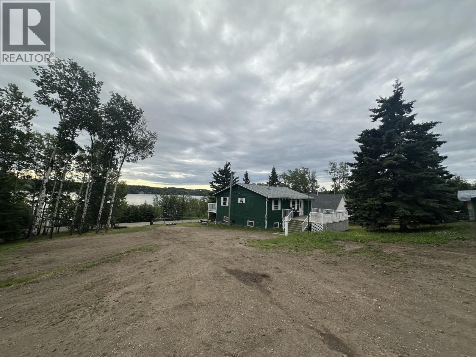 13235 Lakeshore Drive, Charlie Lake, British Columbia  V1J 8G1 - Photo 15 - R3102830