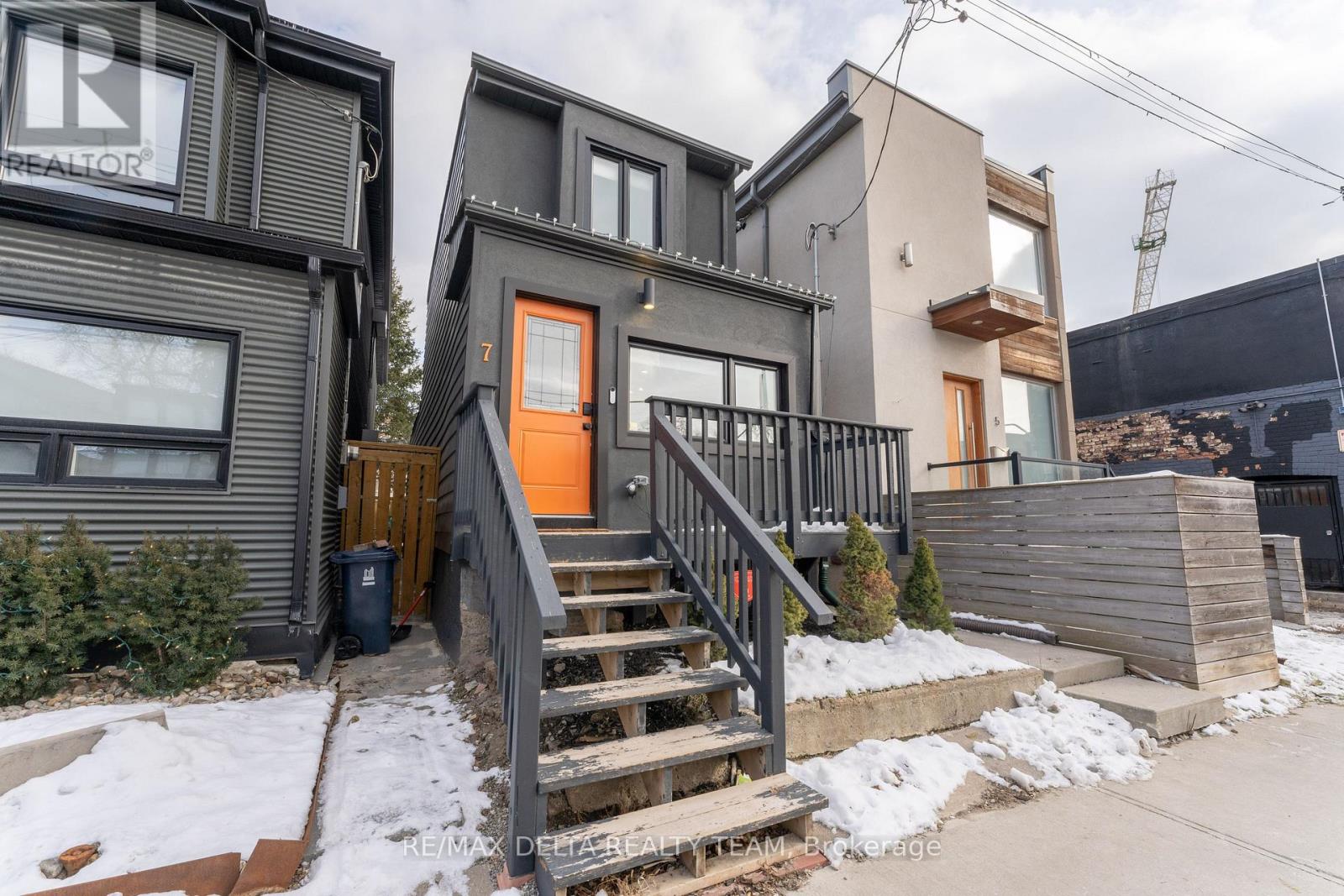 7 CRAVEN ROAD, Toronto, Ontario
