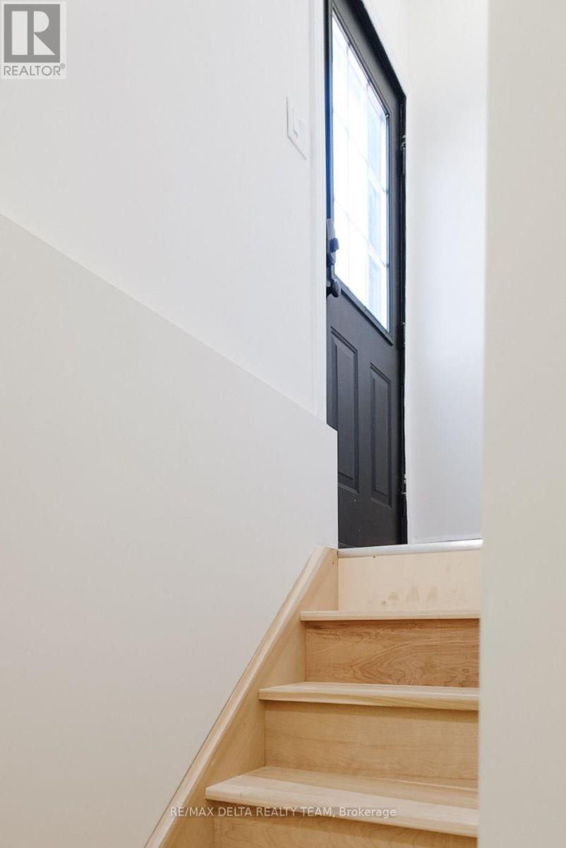 7 Craven Road, Toronto, Ontario  M4L 2Z4 - Photo 17 - E13626552