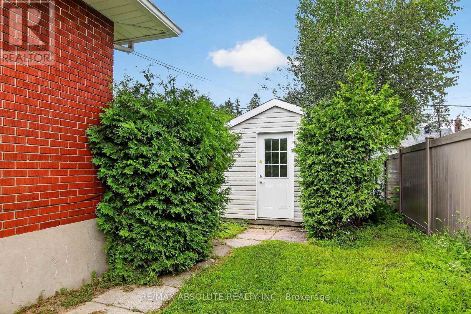 511 Penhill Avenue, Ottawa, Ontario  K1G 0V5 - Photo 4 - X13626386