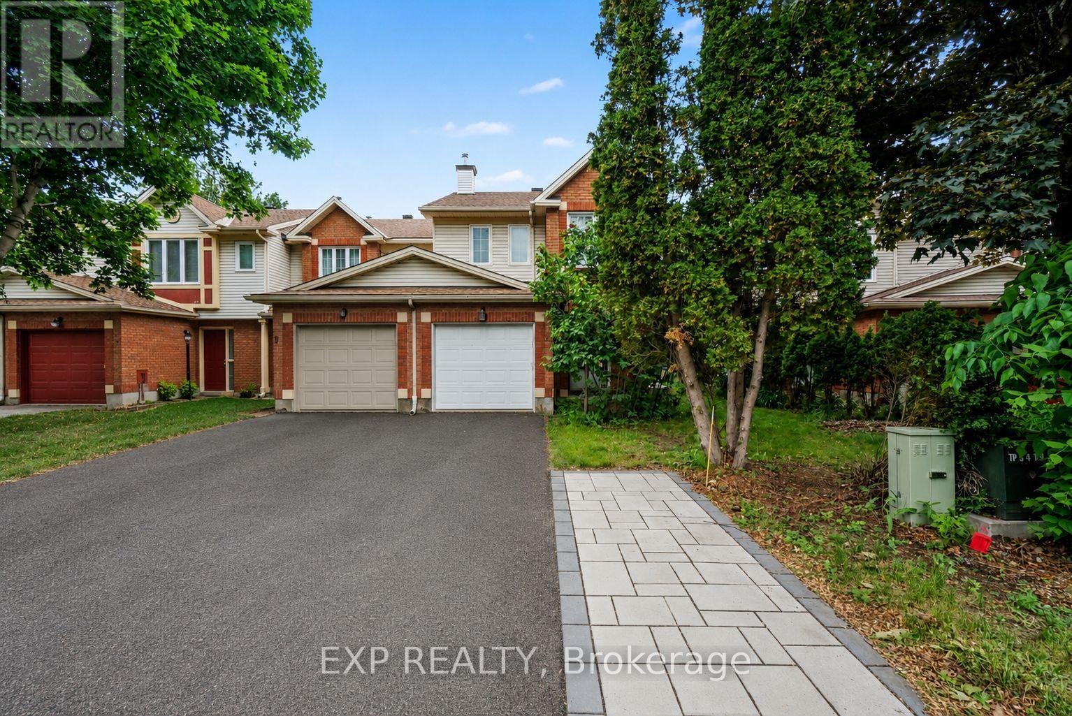 11 LONGSHIRE CIRCLE, Ottawa, Ontario