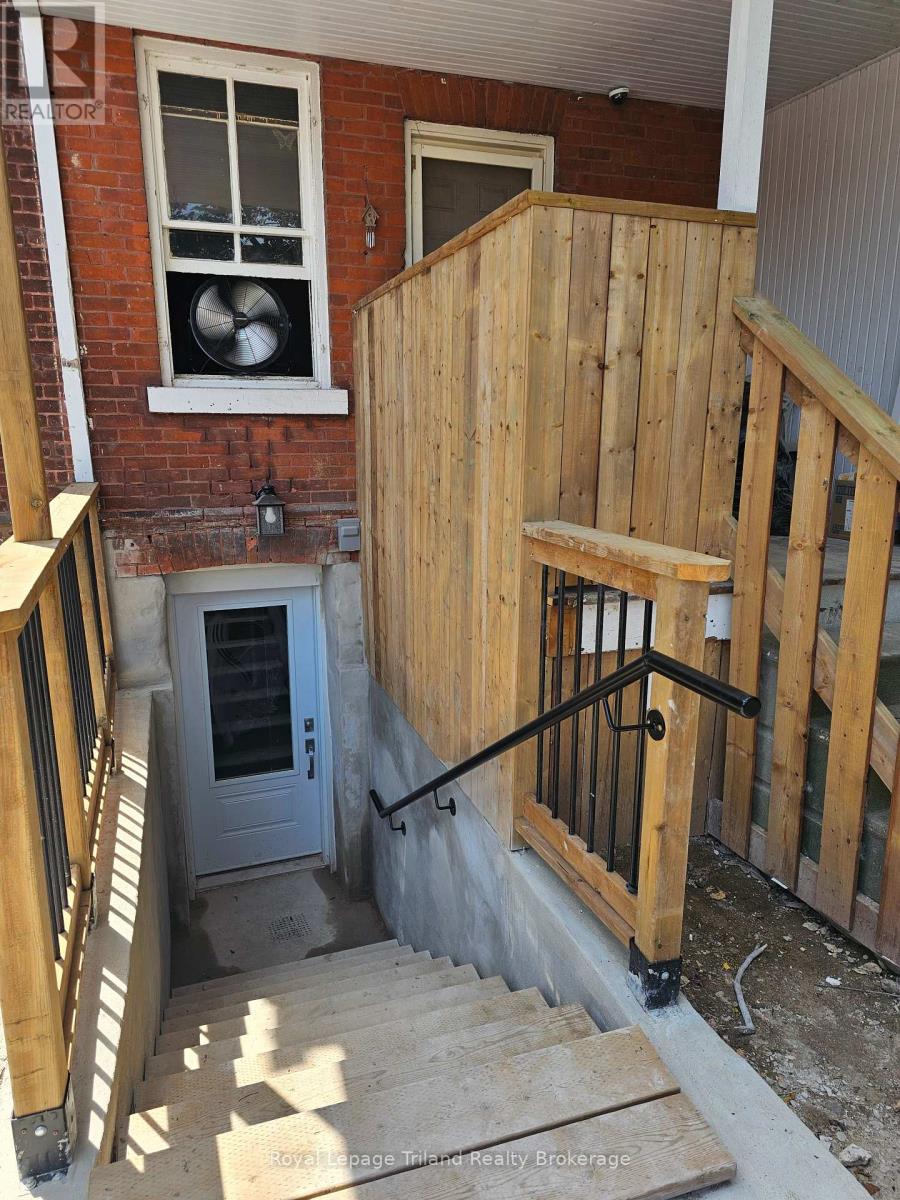 4 - 565 Peel Street E, Woodstock, Ontario  N4S 1K5 - Photo 1 - X13626454