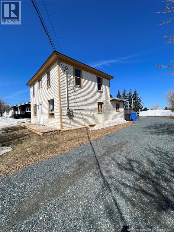 385 St-Pierre E, Caraquet, New Brunswick  E1W 1B4 - Photo 2 - NB145143