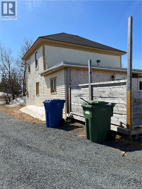 385 St-Pierre E, Caraquet, New Brunswick  E1W 1B4 - Photo 3 - NB145143