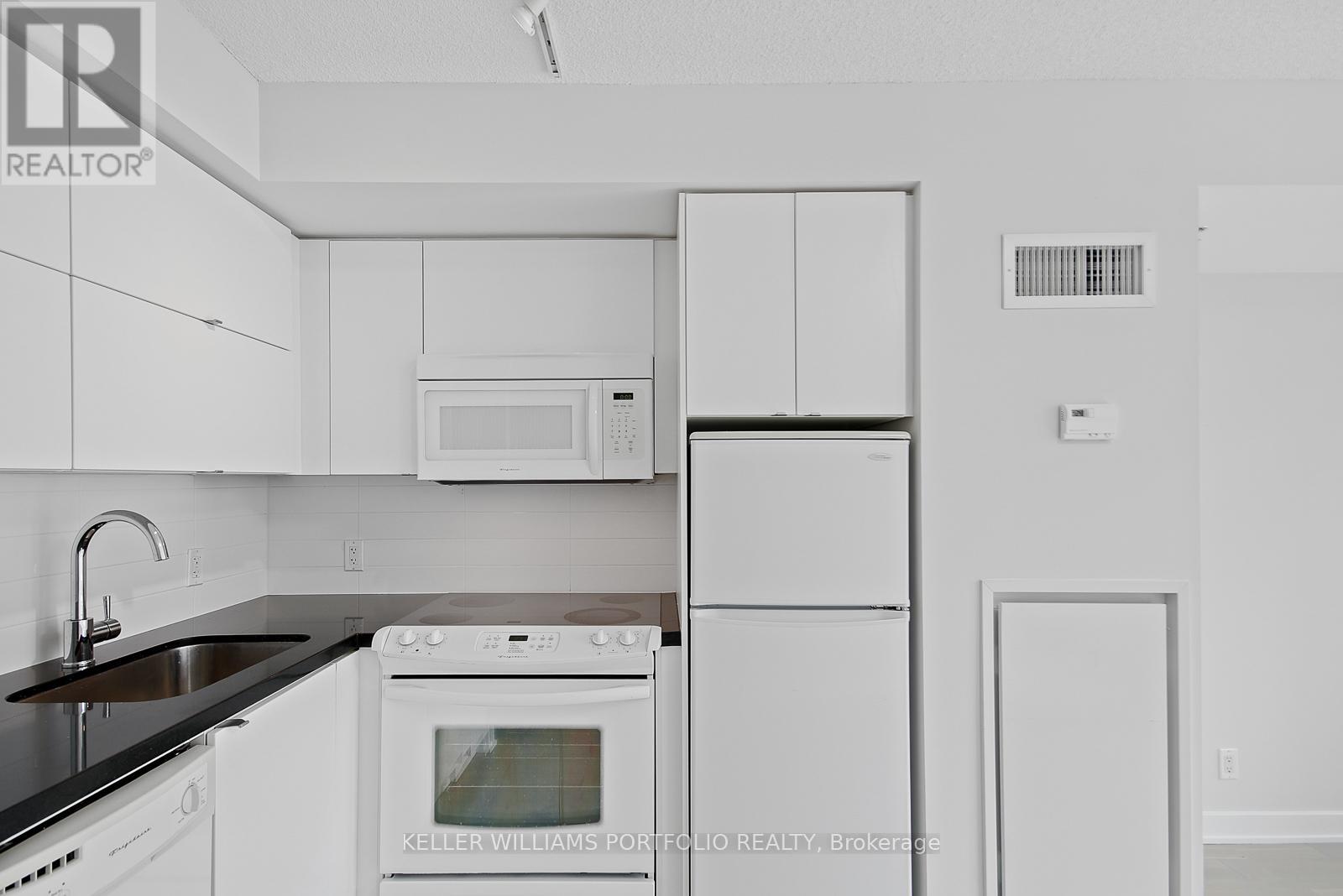 605 - 21 Nelson Street, Toronto, Ontario  M5V 3H9 - Photo 17 - C13626408