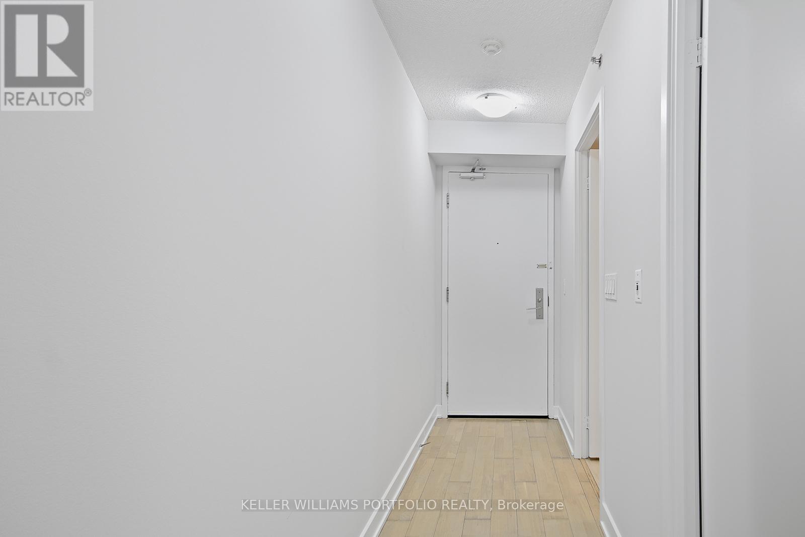 605 - 21 Nelson Street, Toronto, Ontario  M5V 3H9 - Photo 3 - C13626408