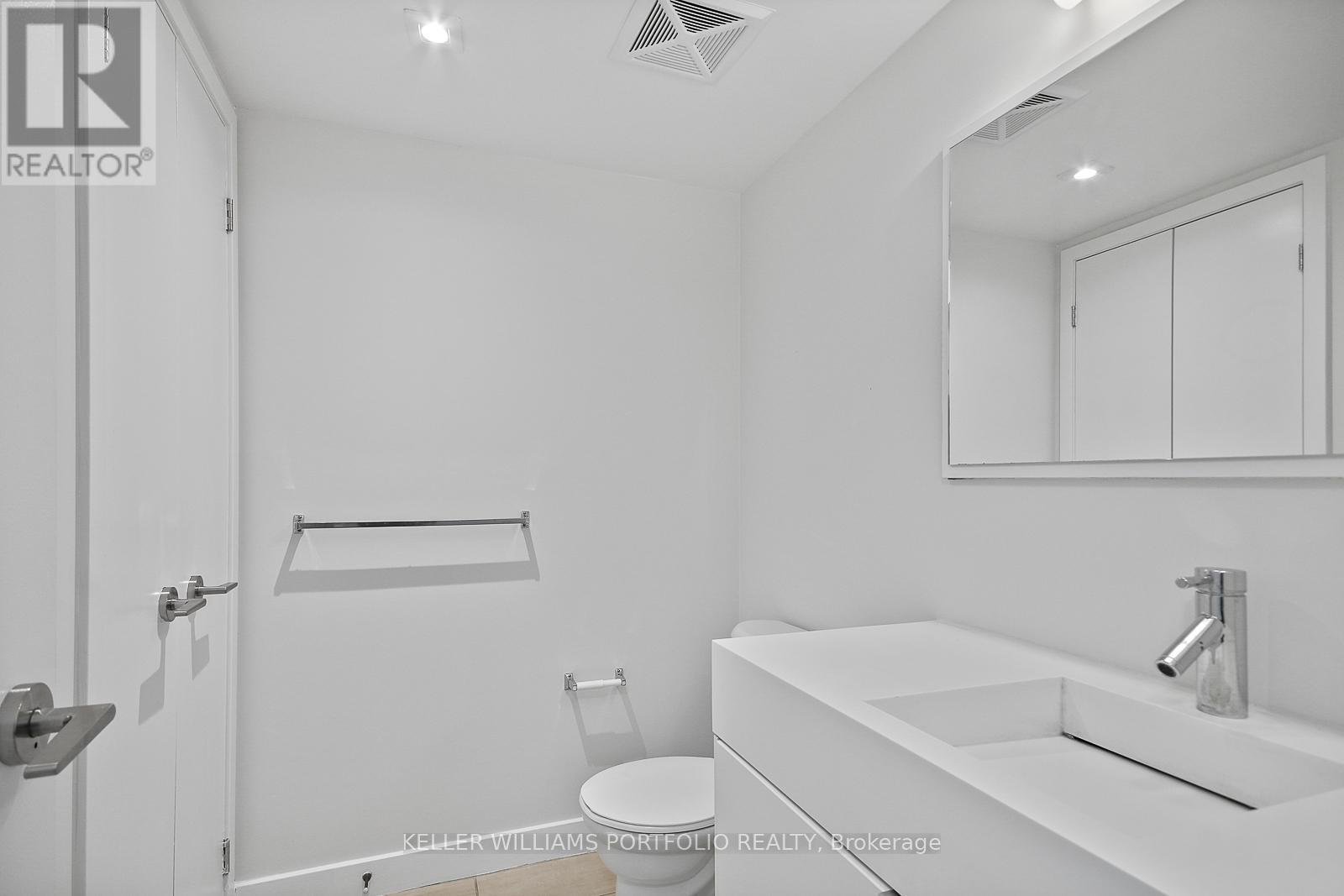 605 - 21 Nelson Street, Toronto, Ontario  M5V 3H9 - Photo 4 - C13626408