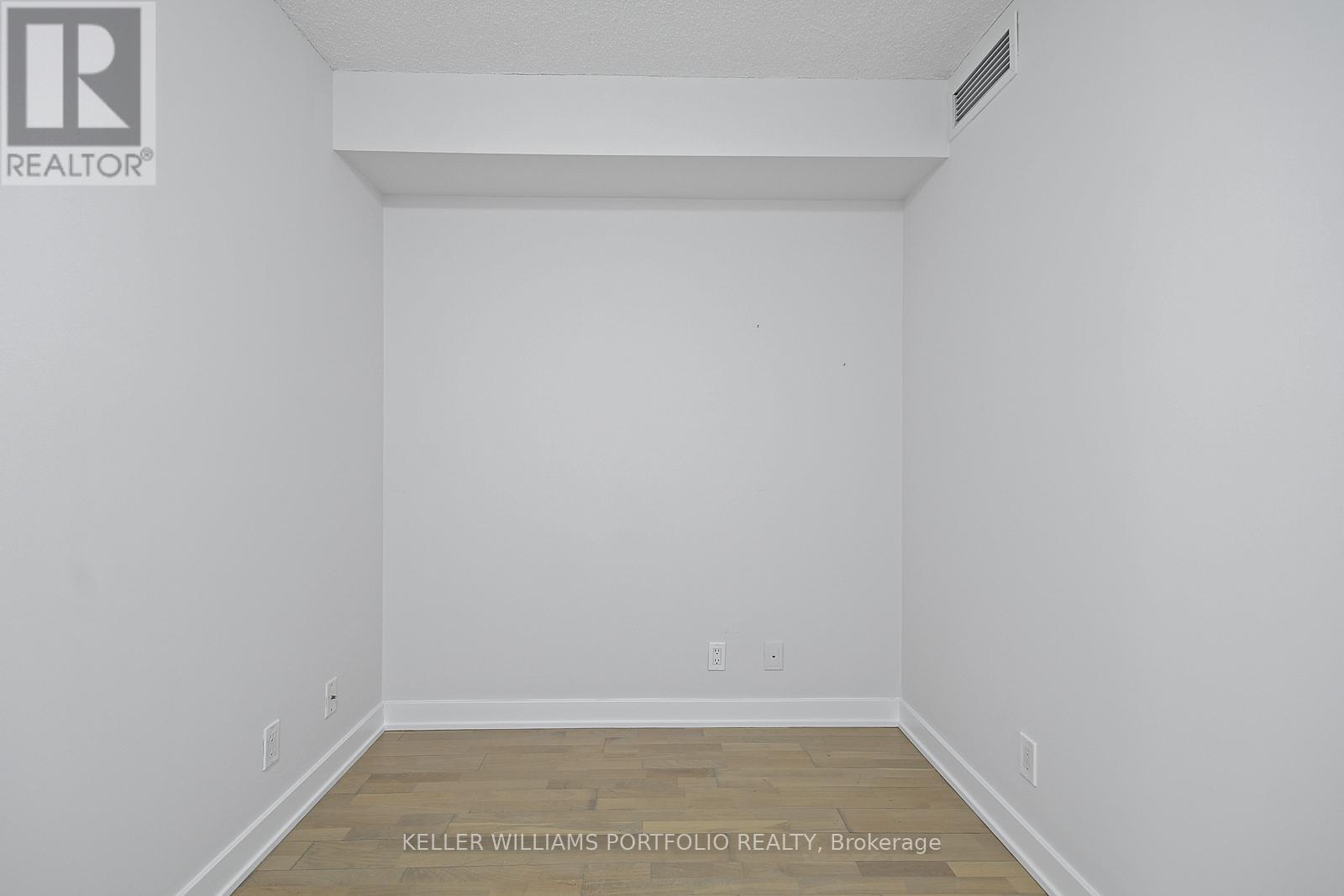605 - 21 Nelson Street, Toronto, Ontario  M5V 3H9 - Photo 8 - C13626408