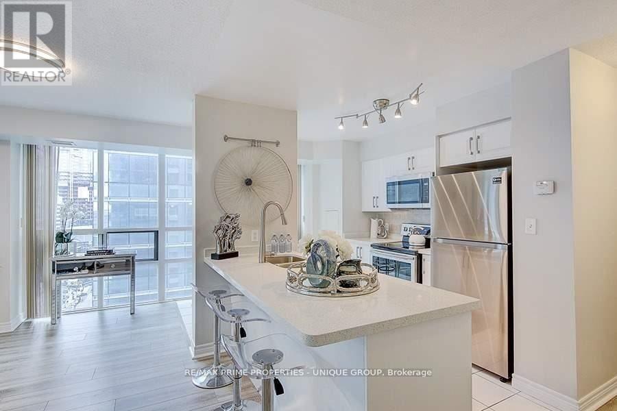 1906 - 30 Grand Trunk Crescent, Toronto, Ontario  M5J 3A4 - Photo 3 - C13626444