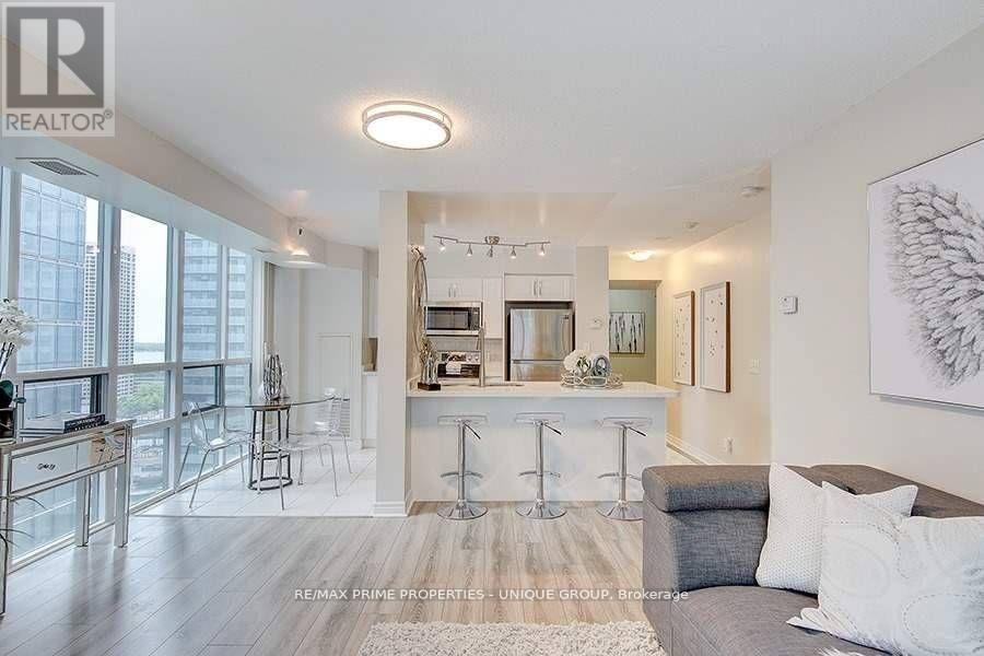 1906 - 30 Grand Trunk Crescent, Toronto, Ontario  M5J 3A4 - Photo 4 - C13626444