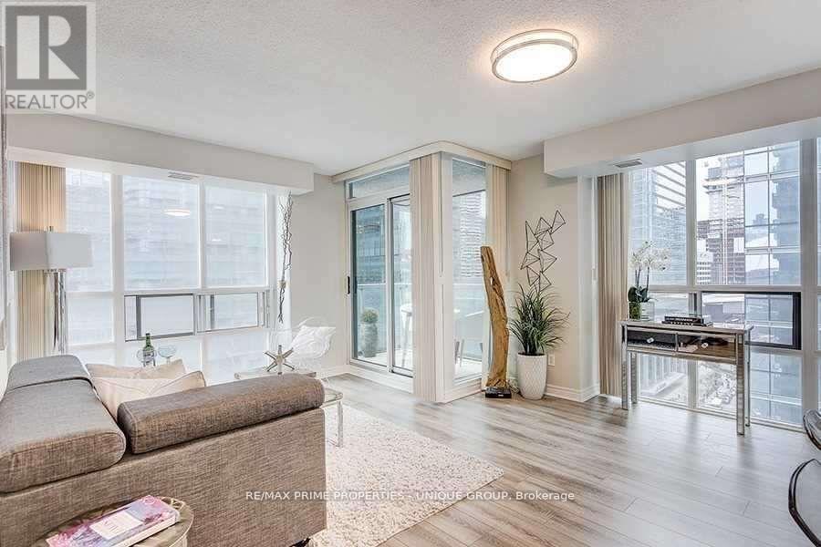 1906 - 30 Grand Trunk Crescent, Toronto, Ontario  M5J 3A4 - Photo 7 - C13626444