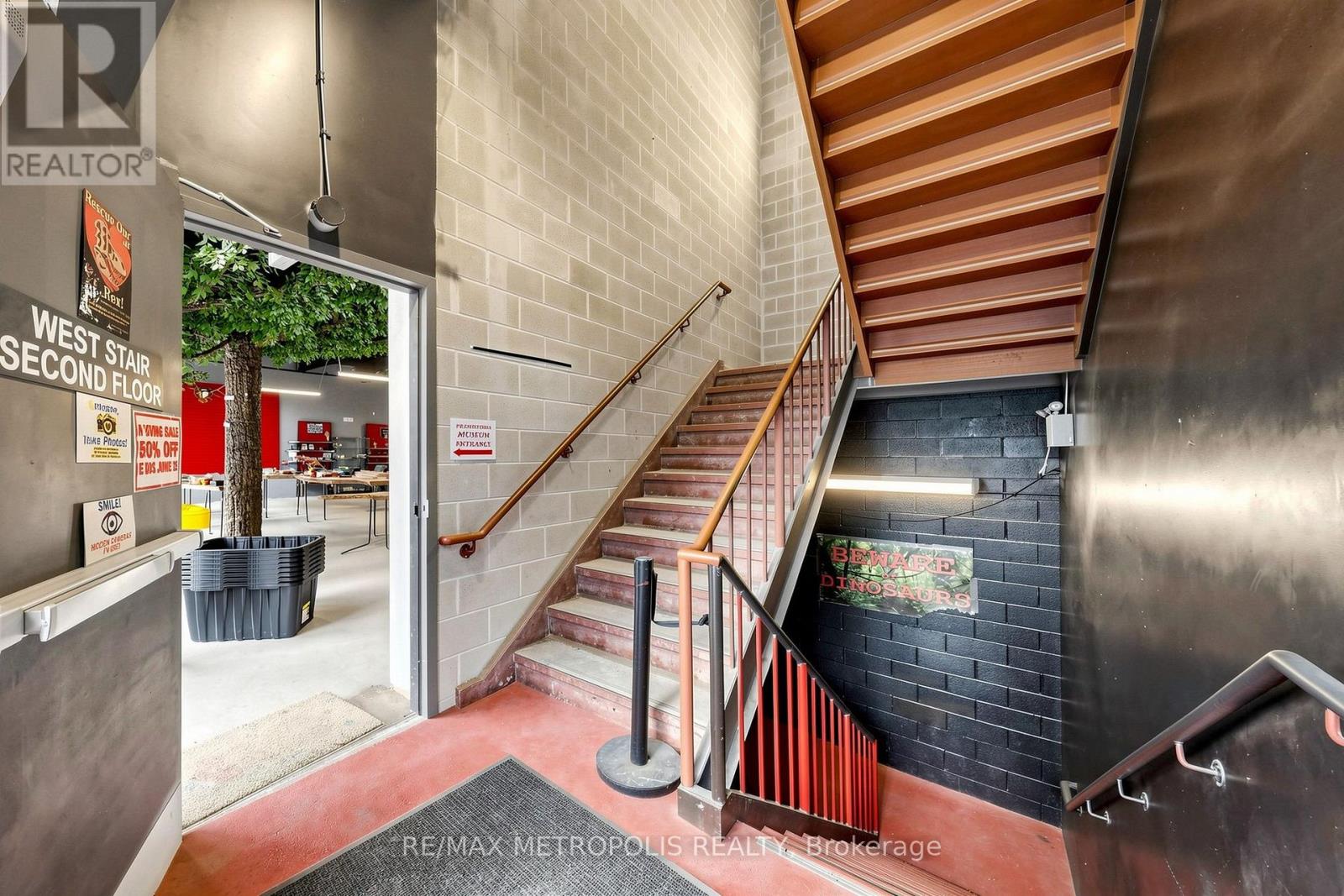 2nd & 3rd Floor - 331 - 333 Yonge Street, Toronto, Ontario  M5B 1R7 - Photo 3 - C13626492