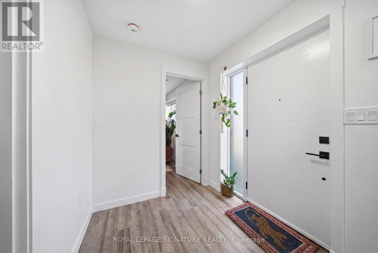 South Unit - 389r Leslie Street, Toronto, Ontario  M4M 3E3 - Photo 13 - E13626458