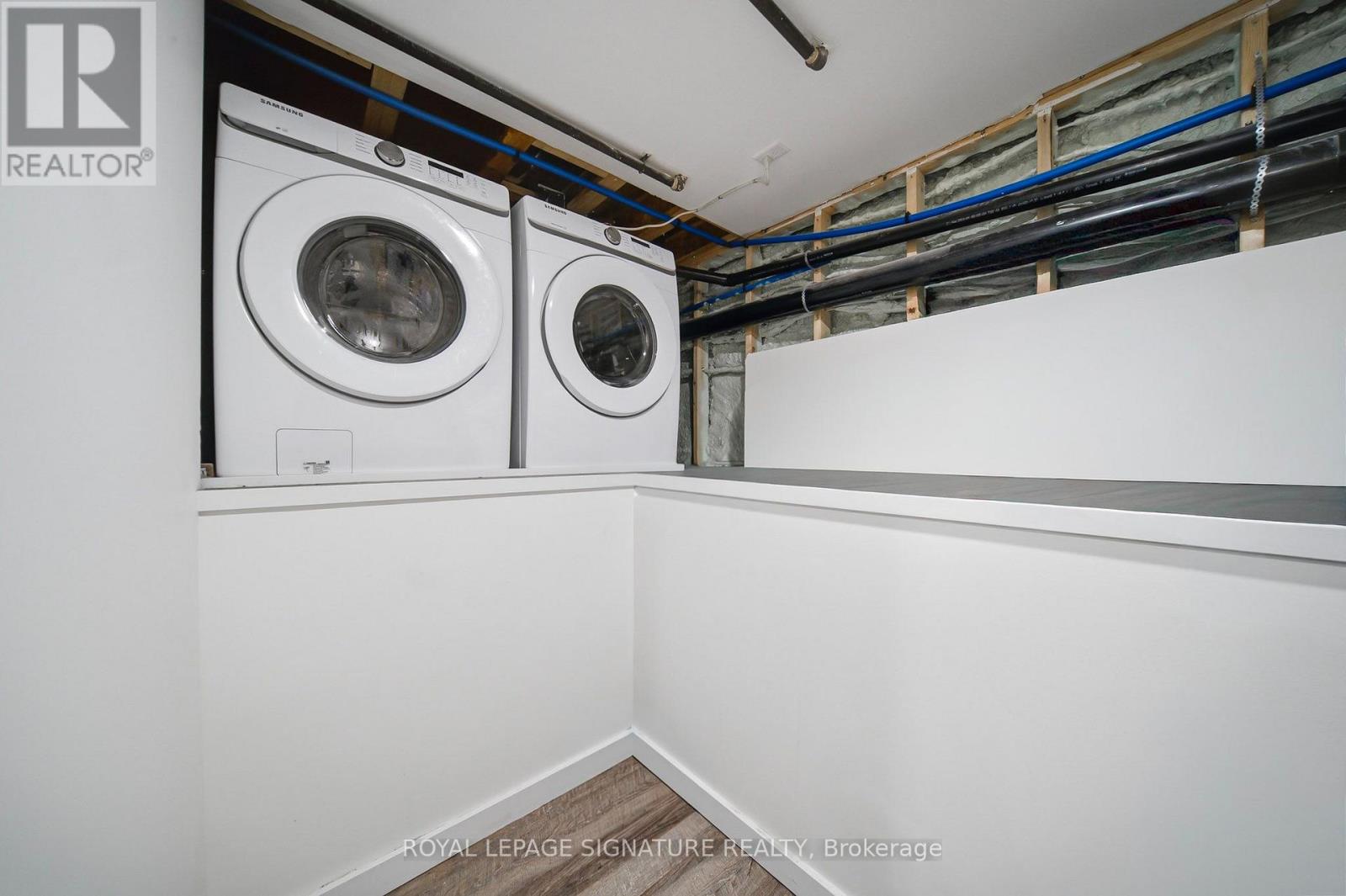 SOUTH UNIT - 389R LESLIE STREET
