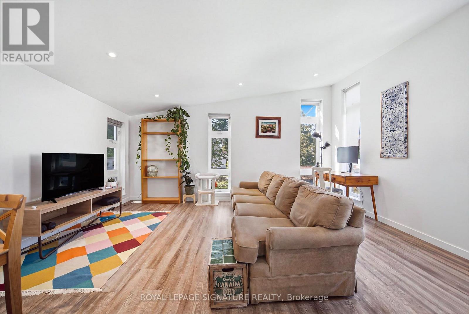 South Unit - 389r Leslie Street, Toronto, Ontario  M4M 3E3 - Photo 2 - E13626458