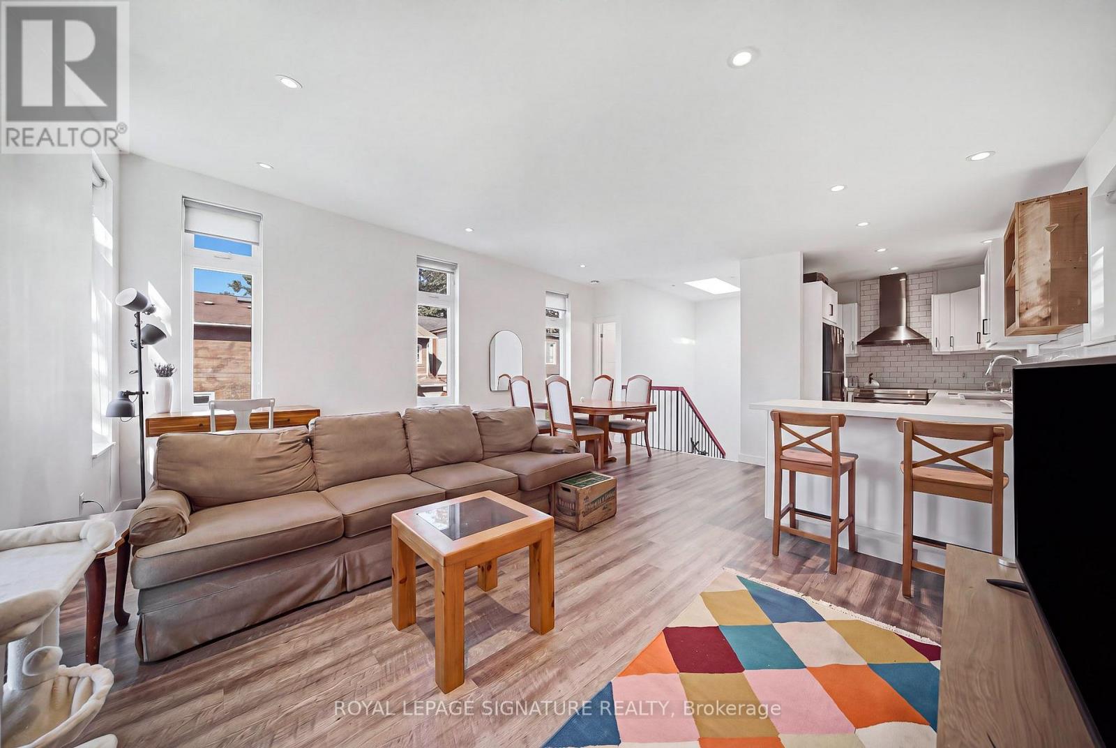 South Unit - 389r Leslie Street, Toronto, Ontario  M4M 3E3 - Photo 3 - E13626458