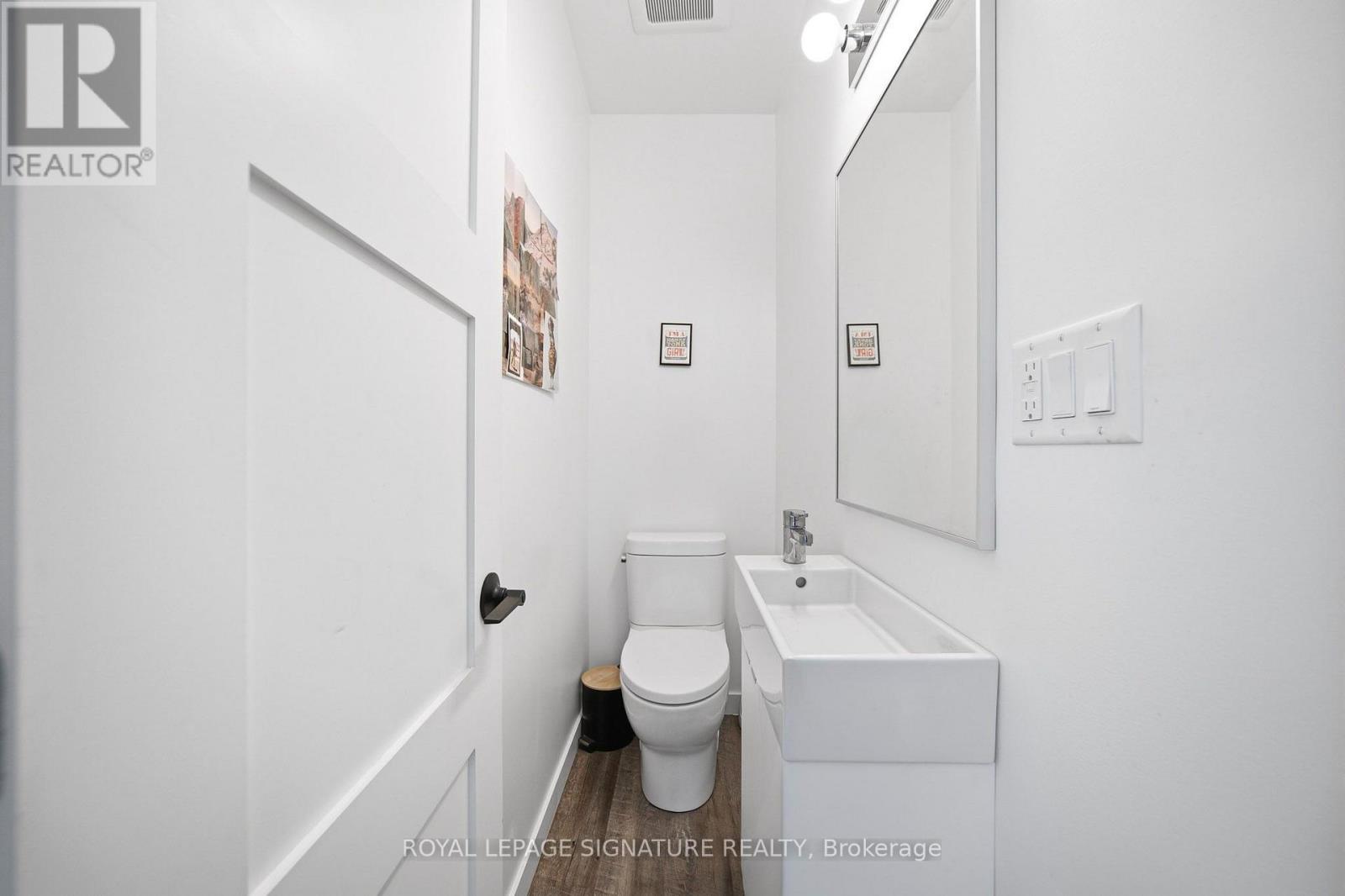 South Unit - 389r Leslie Street, Toronto, Ontario  M4M 3E3 - Photo 7 - E13626458