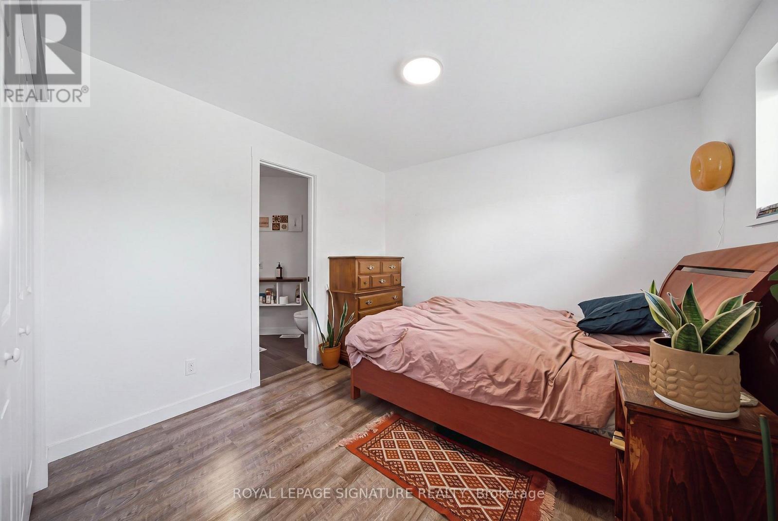 SOUTH UNIT - 389R LESLIE STREET