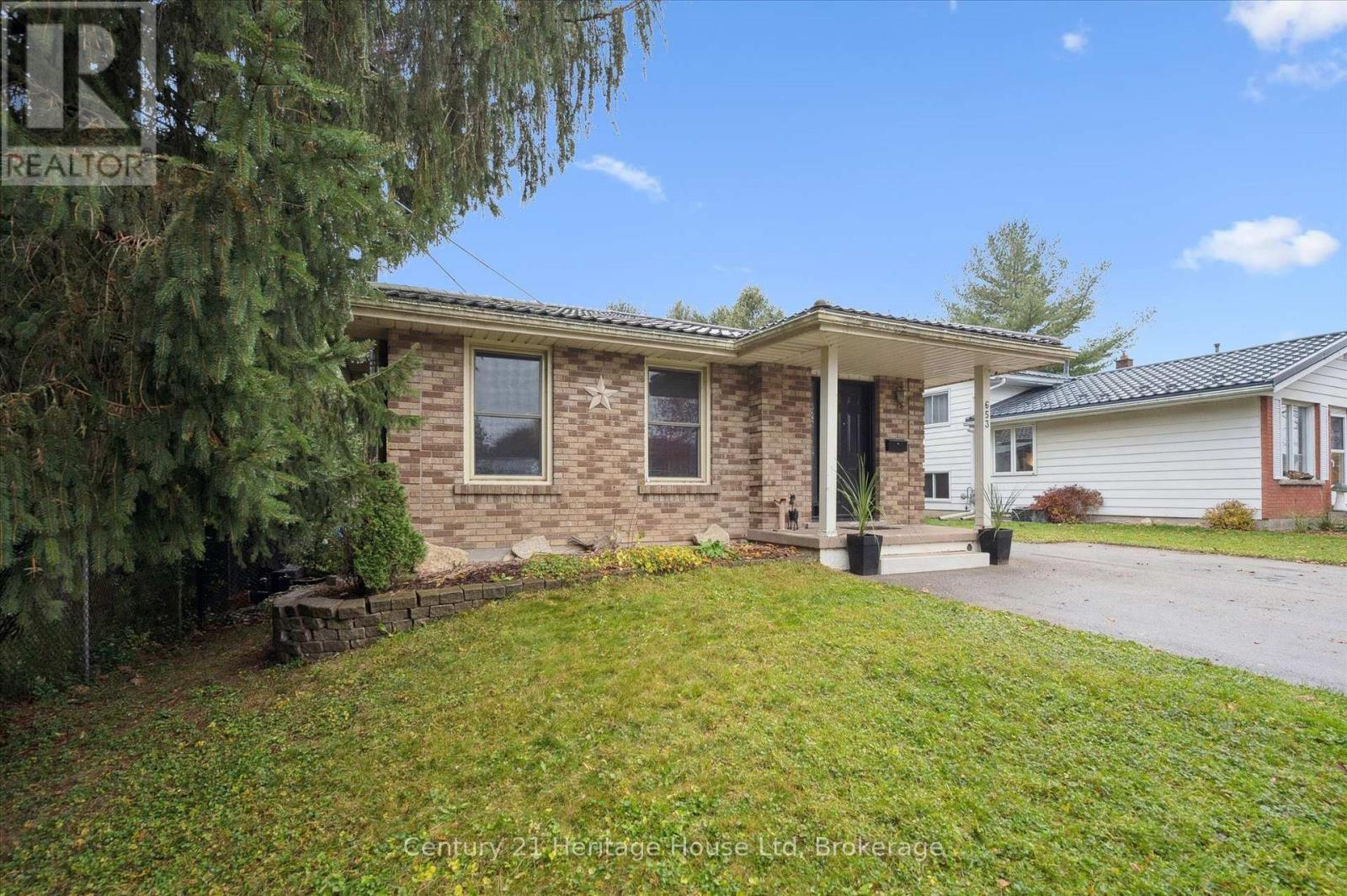 653 Perry Street, Centre Wellington (Fergus), Ontario  N1M 2R5 - Photo 4 - X13626448