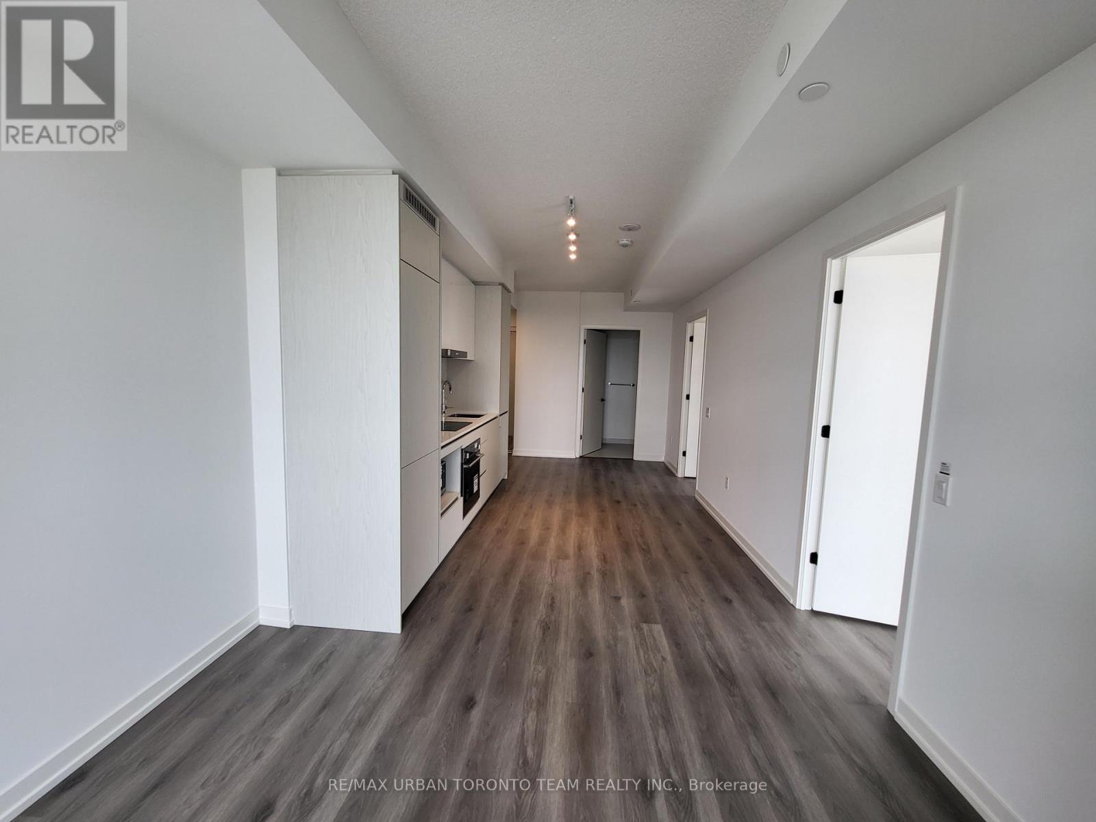 1110 - 28 Interchange Way, Vaughan, Ontario L4K 0P8 - Photo 2 - N13626414
