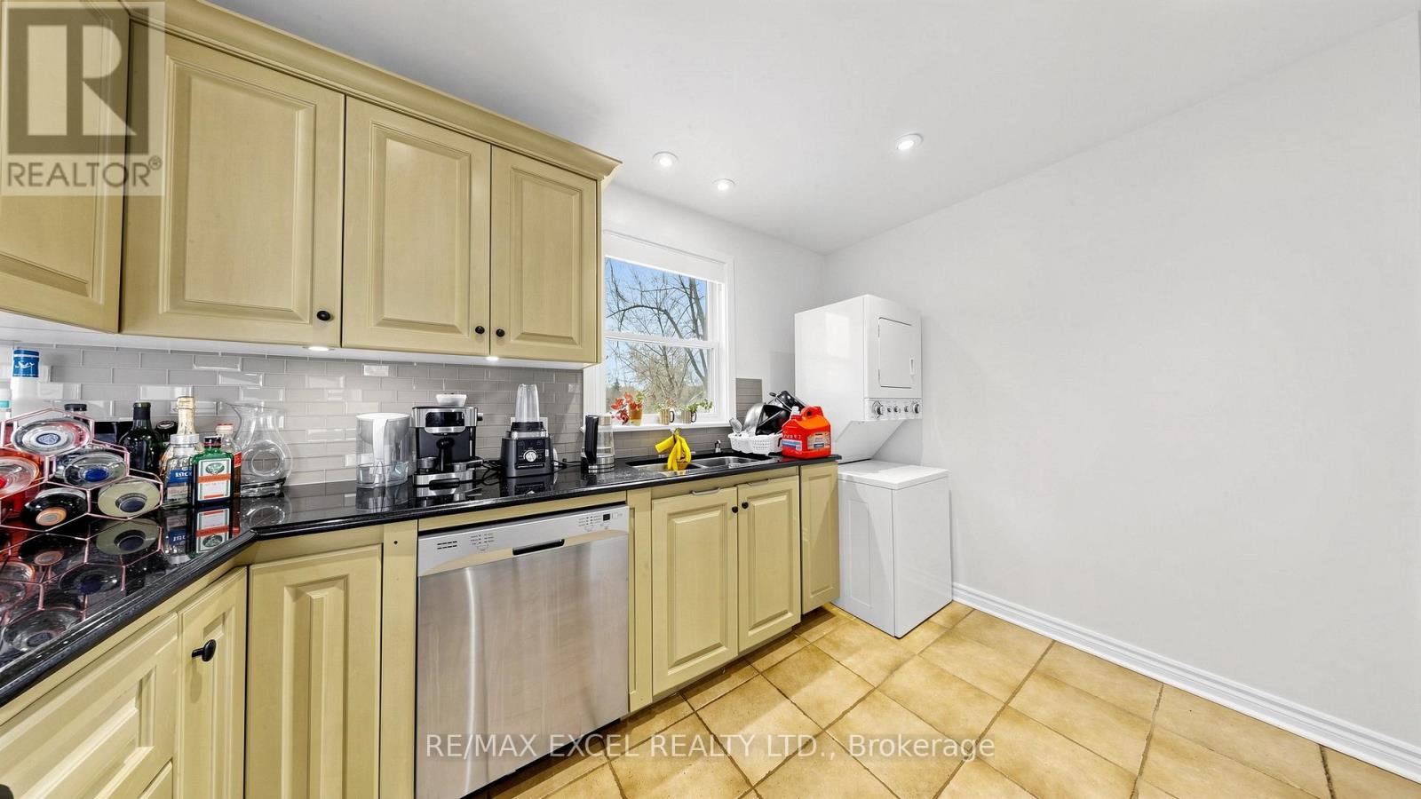 2 Hughes Street, Richmond Hill, Ontario  L4E 2V9 - Photo 11 - N13626438