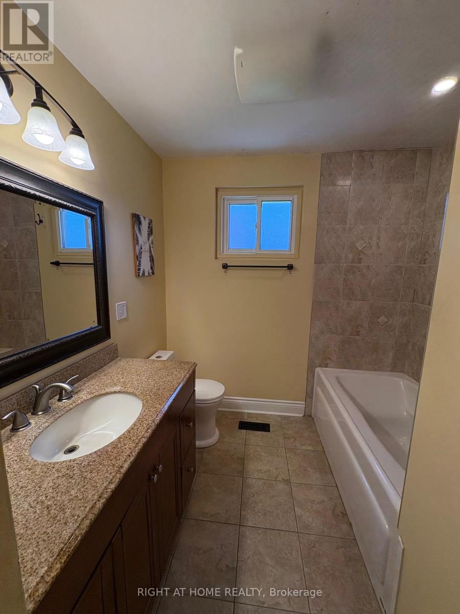 Upper Level - 58 Devins Drive, Aurora, Ontario  L4G 2Z1 - Photo 12 - N13626462