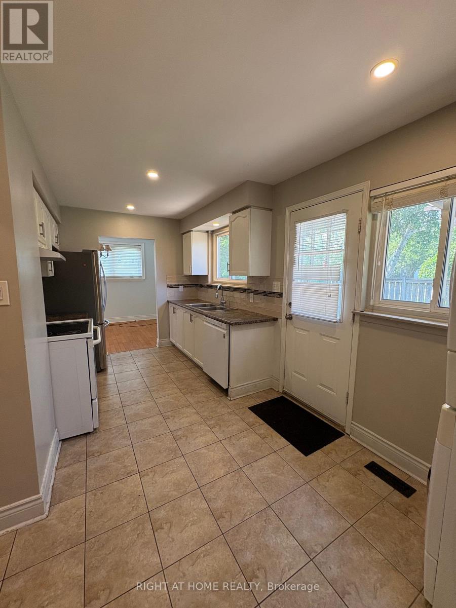 Upper Level - 58 Devins Drive, Aurora, Ontario  L4G 2Z1 - Photo 7 - N13626462