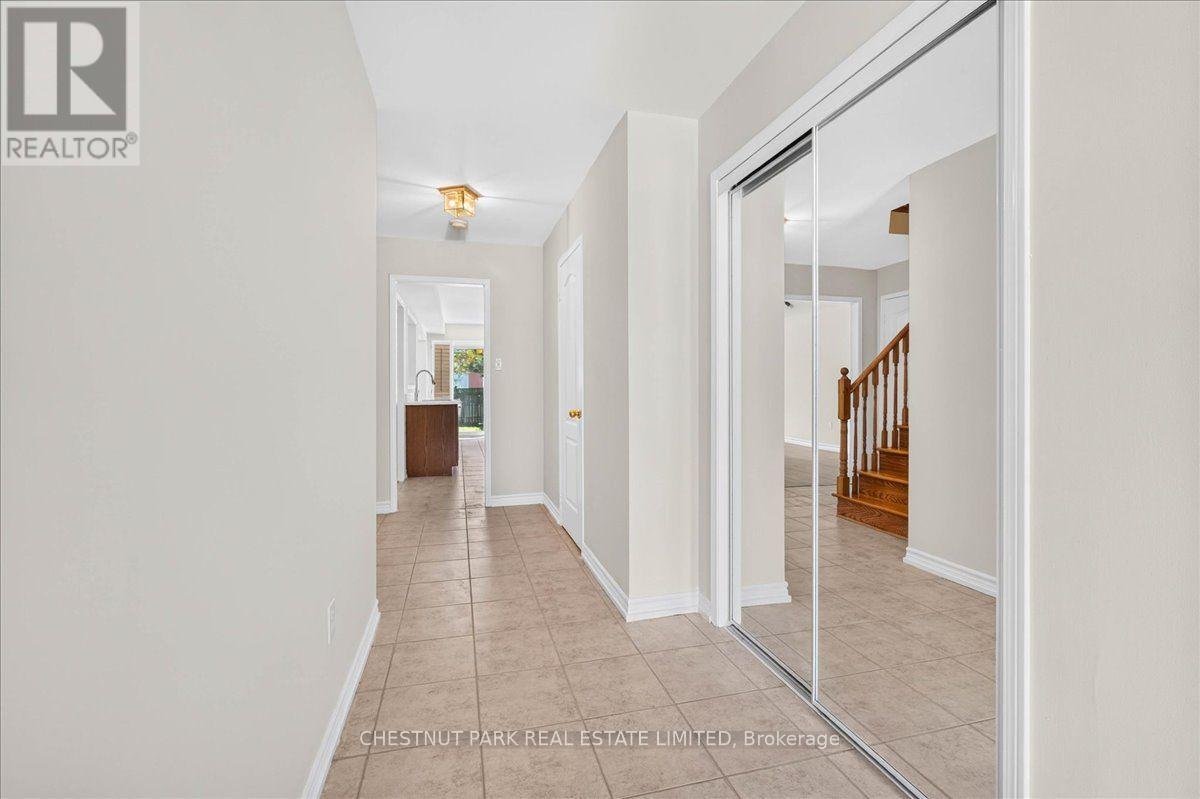 241 Banbrooke Crescent, Newmarket, Ontario  L3X 2W5 - Photo 4 - N13626546
