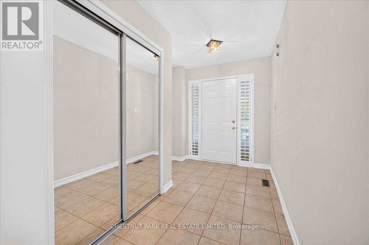 241 Banbrooke Crescent, Newmarket, Ontario  L3X 2W5 - Photo 5 - N13626546