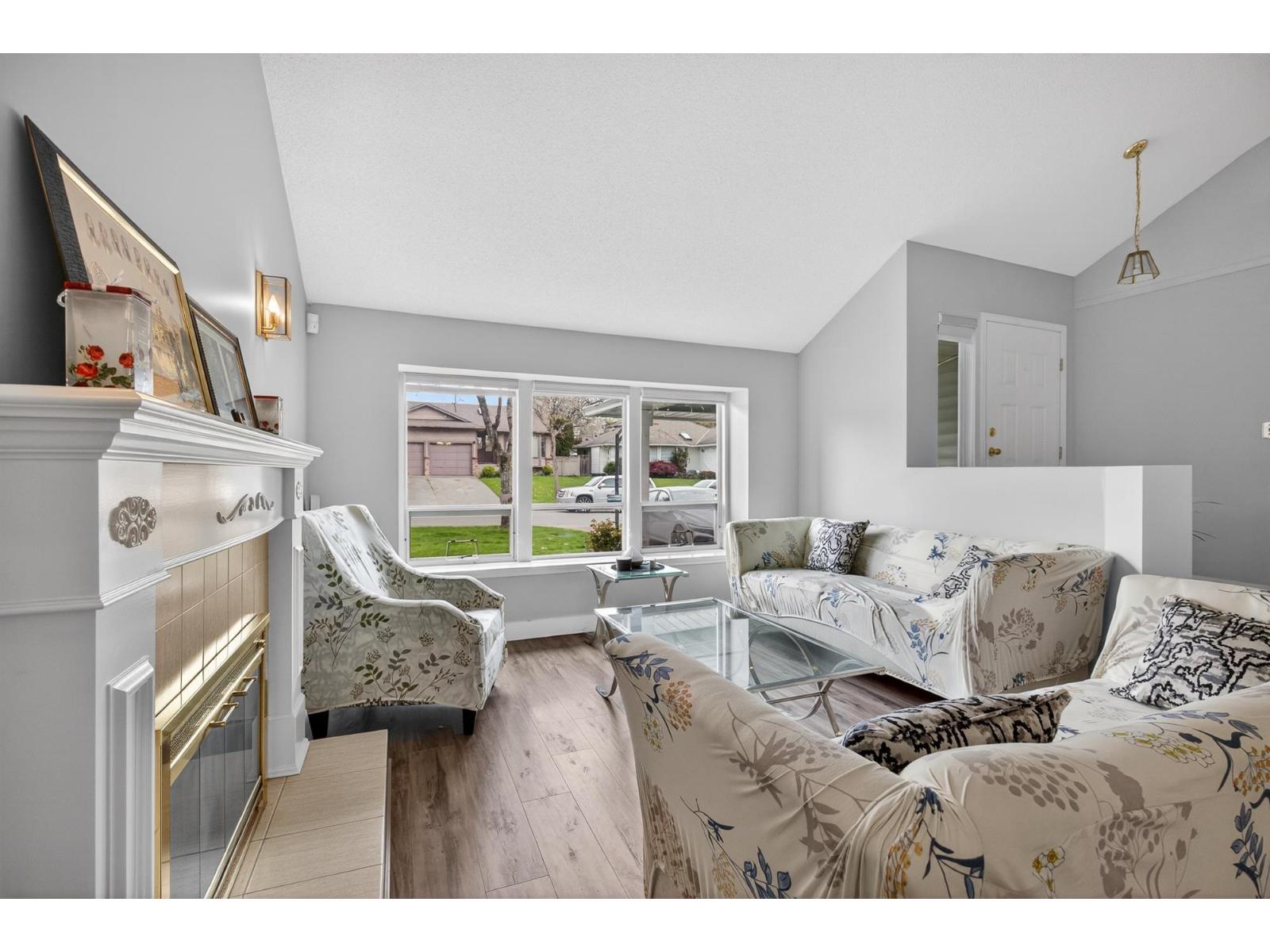 14610 87 Avenue, Surrey, British Columbia  V3S 6R2 - Photo 3 - R3151645