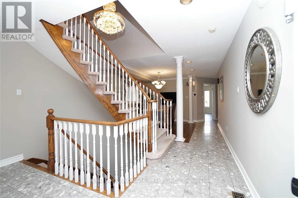 4887 Natkarni Crescent, Mississauga, Ontario  L5V 1L4 - Photo 4 - W13626466