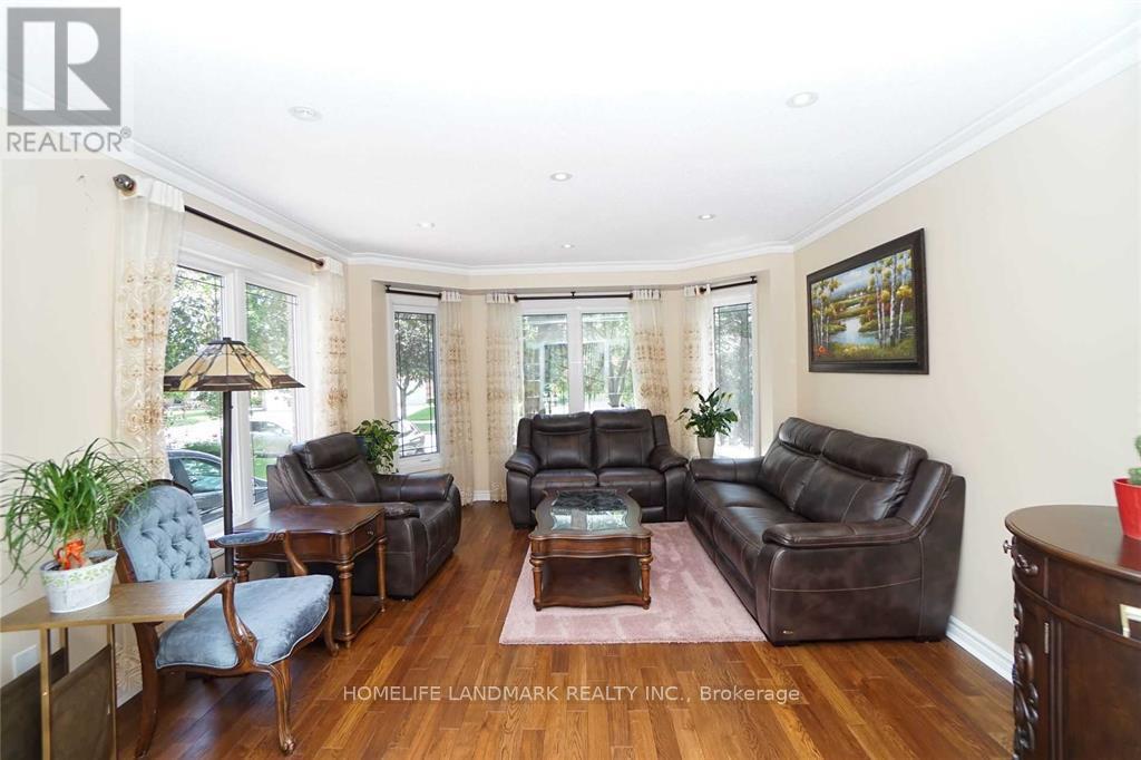 4887 Natkarni Crescent, Mississauga, Ontario  L5V 1L4 - Photo 5 - W13626466